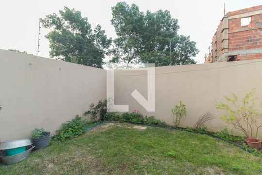 Quintal de casa à venda com 2 quartos, 70m² em Aberta dos Morros, Porto Alegre