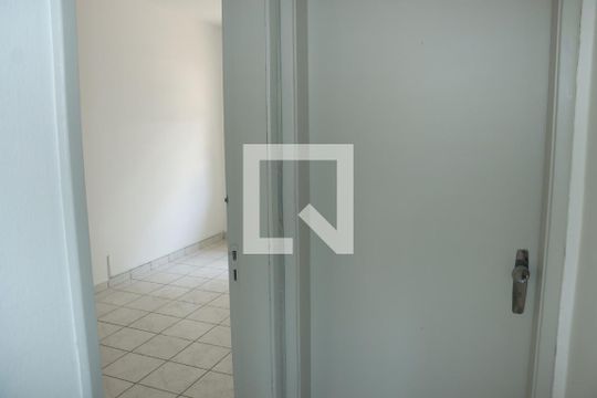 Corredor de casa para alugar com 2 quartos, 72m² em Jardim da Gloria, Cotia