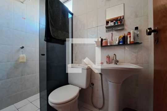 Banheiro 2 de apartamento à venda com 2 quartos, 66m² em Heliópolis, Belo Horizonte