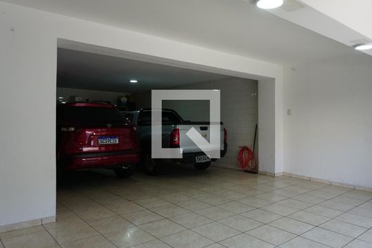Garagem de casa à venda com 6 quartos, 297m² em Vila Butantã, São Paulo