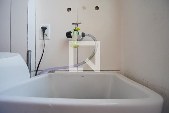 Área de serviço  de apartamento para alugar com 2 quartos, 48m² em Protásio Alves, Porto Alegre