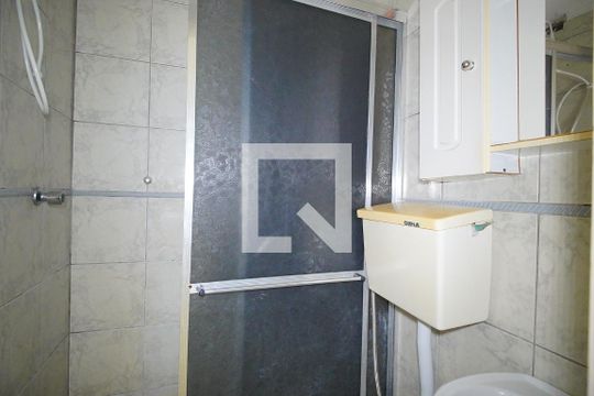 Banheiro de apartamento à venda com 1 quarto, 30m² em Mont’serrat, Porto Alegre