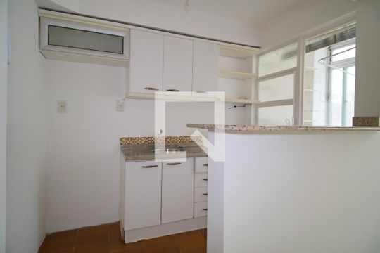 Cozinha de apartamento à venda com 1 quarto, 30m² em Mont’serrat, Porto Alegre