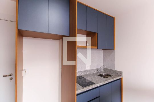 Cozinha de apartamento para alugar com 2 quartos, 37m² em Quarta Parada, São Paulo