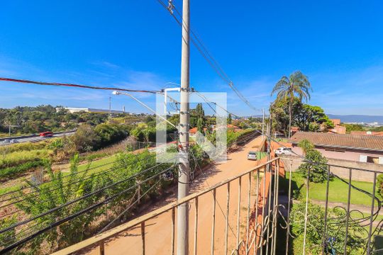 Sacada de casa à venda com 2 quartos, 180m² em Água Doce, Jundiaí