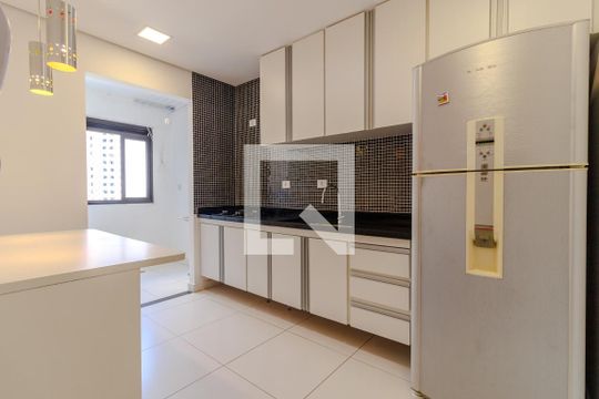Cozinha de apartamento à venda com 2 quartos, 80m² em Chácara Agrindus, Taboão da Serra
