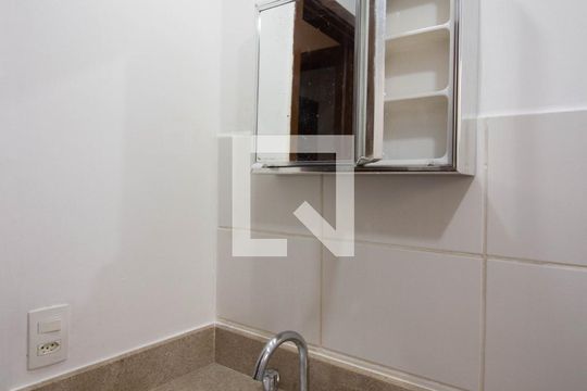 Banheiro de apartamento para alugar com 2 quartos, 49m² em Colônia (zona Leste), São Paulo