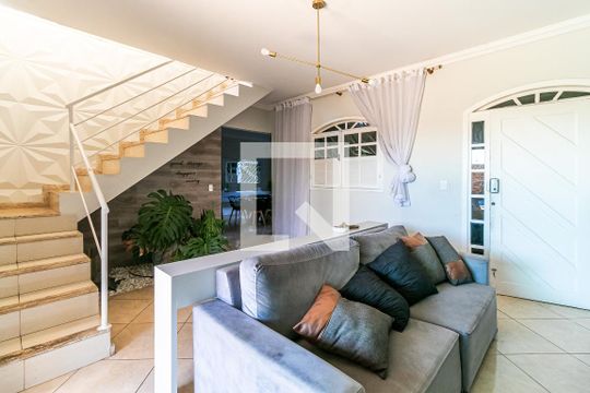 Sala de casa à venda com 3 quartos, 220m² em Céu Azul, Belo Horizonte