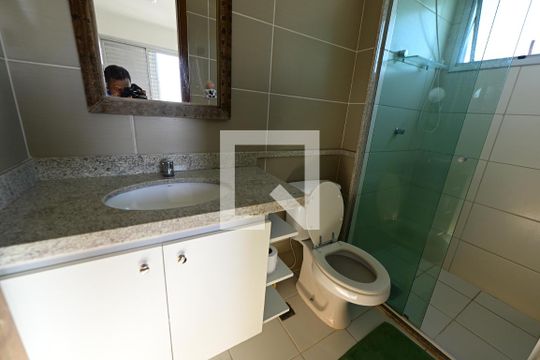 Banheiro d suíte Q3 de apartamento para alugar com 3 quartos, 90m² em Serrinha, Goiânia