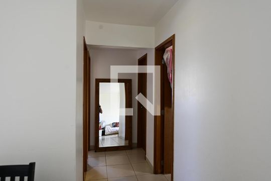 Corredor de acesso de apartamento para alugar com 3 quartos, 90m² em Serrinha, Goiânia