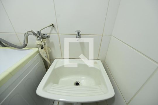 Área de Serviço de apartamento para alugar com 3 quartos, 90m² em Serrinha, Goiânia