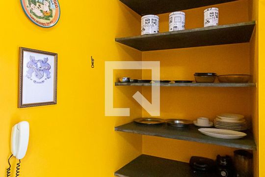 Dispensa de casa à venda com 3 quartos, 265m² em Bosque, Campinas
