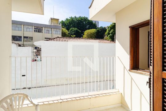 Sacada de casa à venda com 4 quartos, 320m² em Vila Clementino, São Paulo