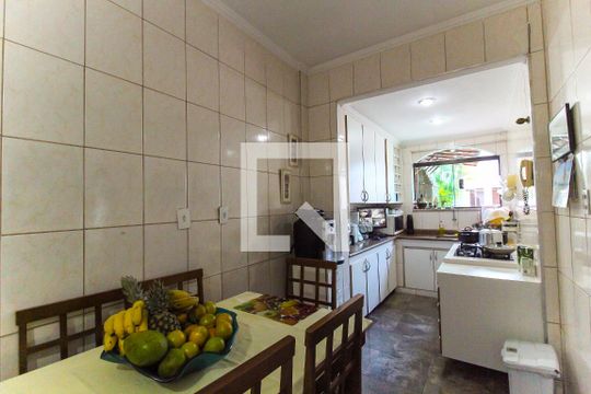Cozinha de casa à venda com 2 quartos, 160m² em Jardim Lageado, São Paulo
