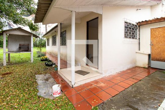 Fachada de casa à venda com 2 quartos, 880m² em Boqueirão, Curitiba