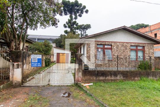 Fachada de casa à venda com 2 quartos, 880m² em Boqueirão, Curitiba