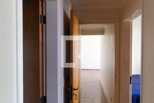 Corredor de apartamento à venda com 3 quartos, 96m² em Cambuí, Campinas