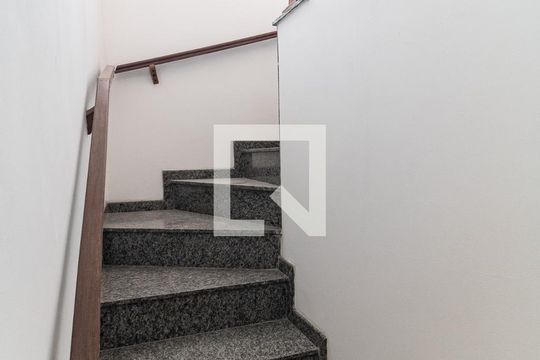 Escada de casa à venda com 3 quartos, 200m² em Vila Brasilina, São Paulo