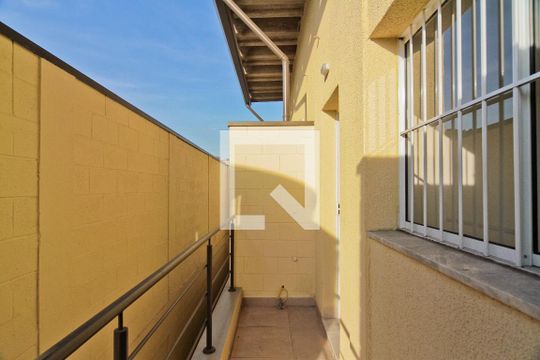 Área externa de kitnet/studio para alugar com 0 quarto, 30m² em Vila Mangalot, São Paulo