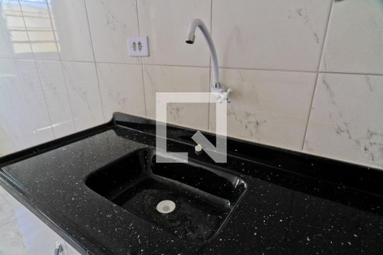 Cozinha de kitnet/studio para alugar com 0 quarto, 30m² em Vila Mangalot, São Paulo
