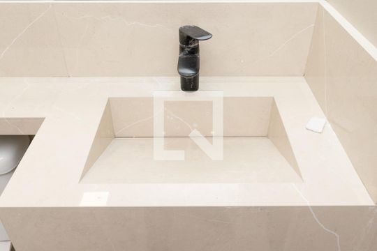 Banheiro de apartamento à venda com 2 quartos, 46m² em Ponte Grande, Guarulhos