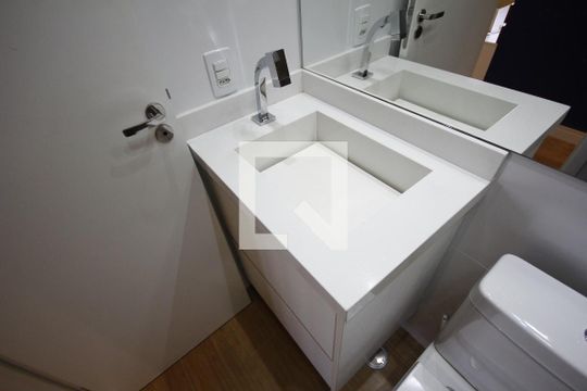 Banheiro de apartamento para alugar com 2 quartos, 41m² em Cambuci, São Paulo
