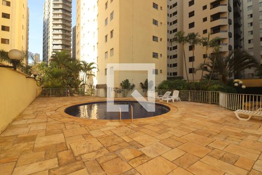 Piscina  de apartamento para alugar com 2 quartos, 58m² em Santa Teresinha, São Paulo