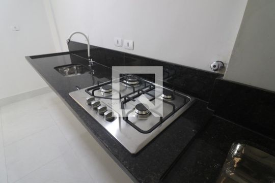 Cozinha  de apartamento para alugar com 2 quartos, 58m² em Santa Teresinha, São Paulo