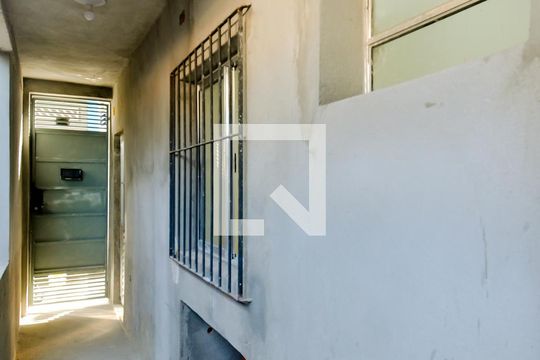 Corredor Lateral  de casa à venda com 2 quartos, 60m² em Jardim São Paulo, Guarulhos