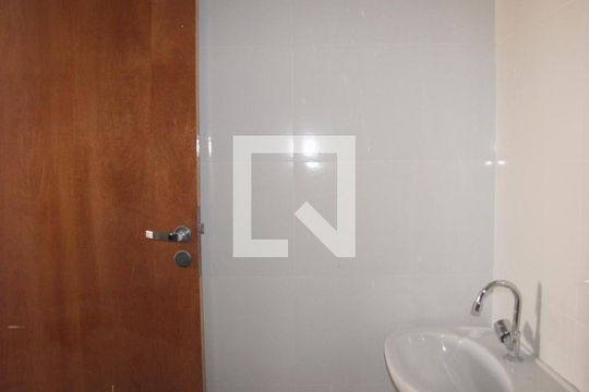 Banheiro de apartamento para alugar com 1 quarto, 35m² em Vila Guilhermina, São Paulo