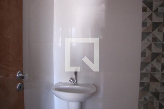 Banheiro de apartamento para alugar com 1 quarto, 35m² em Vila Guilhermina, São Paulo