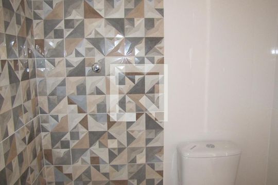 Banheiro de apartamento para alugar com 1 quarto, 35m² em Vila Guilhermina, São Paulo
