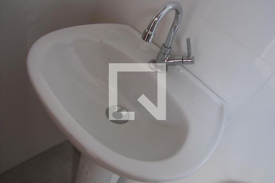 Banheiro de apartamento para alugar com 1 quarto, 35m² em Vila Guilhermina, São Paulo