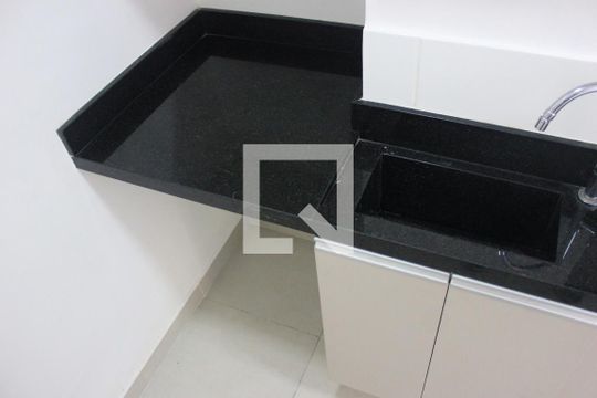Lavanderia de apartamento para alugar com 2 quartos, 36m² em Vila das Bandeiras, Guarulhos