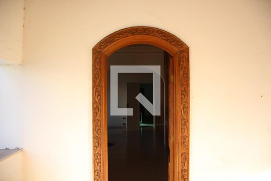 Sacada de casa para alugar com 5 quartos, 690m² em Centro, Uberlândia