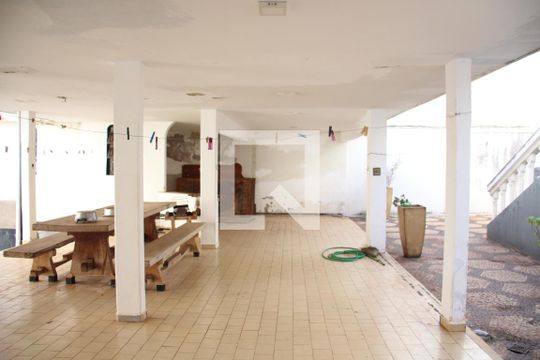 Área de Serviço de casa para alugar com 5 quartos, 690m² em Centro, Uberlândia
