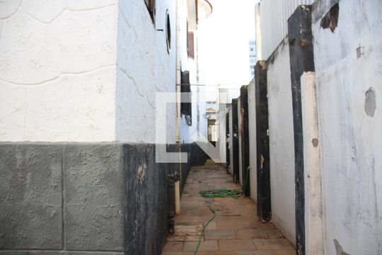 Corredor de casa para alugar com 5 quartos, 690m² em Centro, Uberlândia