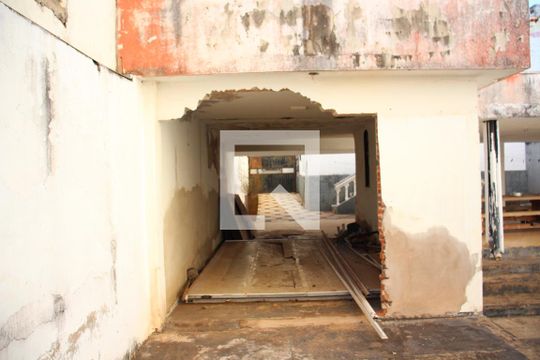 Garagem de casa para alugar com 5 quartos, 690m² em Centro, Uberlândia