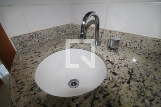 Banheiro Social de apartamento para alugar com 3 quartos, 77m² em Jacarepaguá, Rio de Janeiro