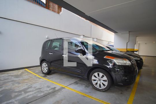 Garagem  de apartamento à venda com 2 quartos, 78m² em Vila Ipiranga, Porto Alegre