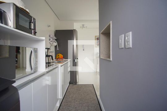 Cozinha  de apartamento à venda com 2 quartos, 78m² em Vila Ipiranga, Porto Alegre