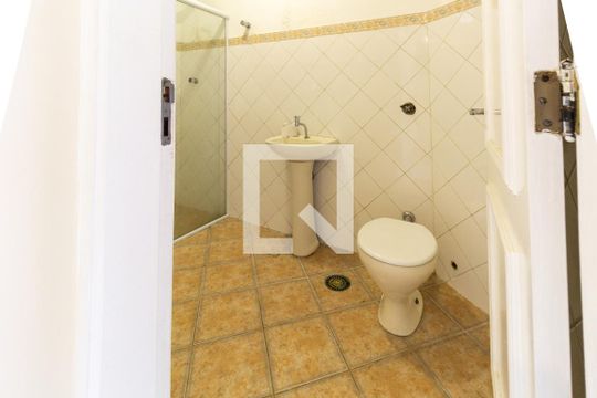 Banheiro de apartamento para alugar com 2 quartos, 60m² em Lapa, São Paulo