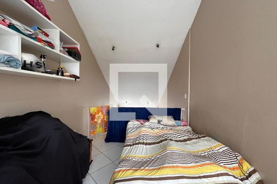 Suíte de casa à venda com 2 quartos, 71m² em Campo Novo, Porto Alegre