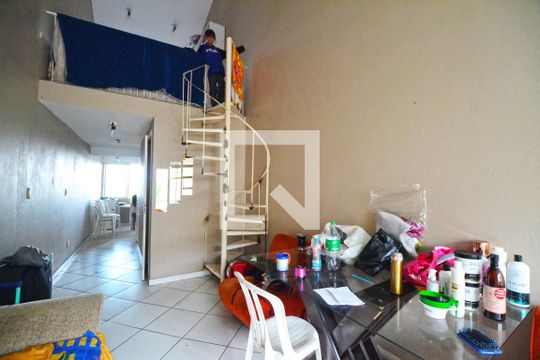 Sala de casa à venda com 2 quartos, 71m² em Campo Novo, Porto Alegre