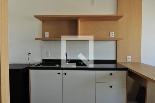 Cozinha de kitnet/studio para alugar com 1 quarto, 25m² em Pinheiros, São Paulo