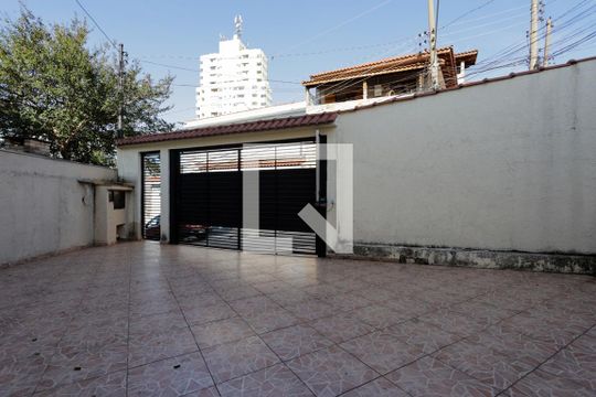 Garagem de casa para alugar com 3 quartos, 110m² em Santa Teresinha, São Paulo