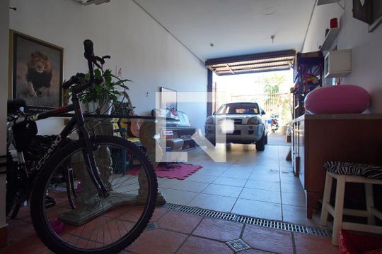Garagem  de apartamento à venda com 2 quartos, 140m² em Vila Ipiranga, Porto Alegre