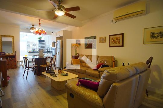 Sala  de apartamento à venda com 2 quartos, 140m² em Vila Ipiranga, Porto Alegre