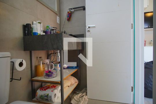 Banheiro  suíte  2  de apartamento à venda com 2 quartos, 140m² em Vila Ipiranga, Porto Alegre