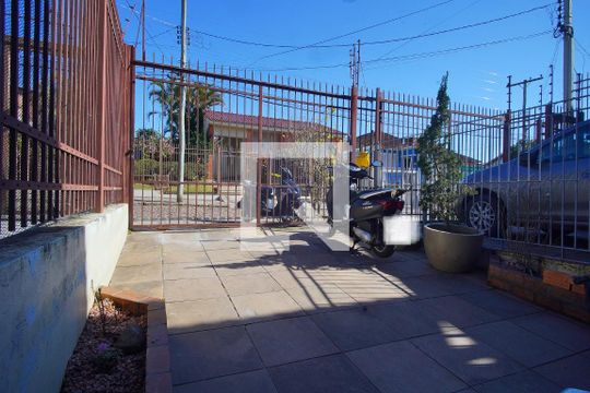 Pátio  frente  de apartamento à venda com 2 quartos, 140m² em Vila Ipiranga, Porto Alegre